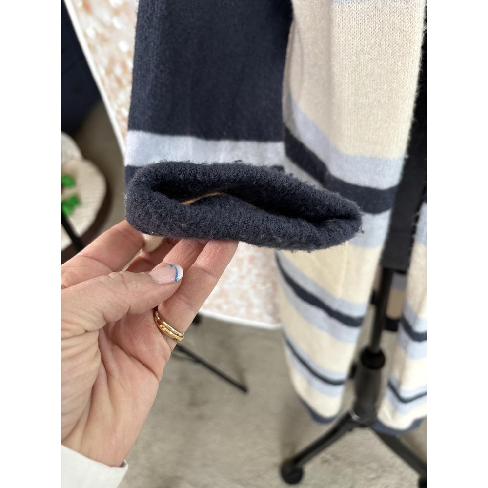 Fluffy, Soft, Cozy ~ Freshman 1996‎ cardigan ~ Medium ~ It has POCKETS - Picture 7 of 11